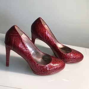 Womens Red Snakeskin WHBM platform 4” heel pump